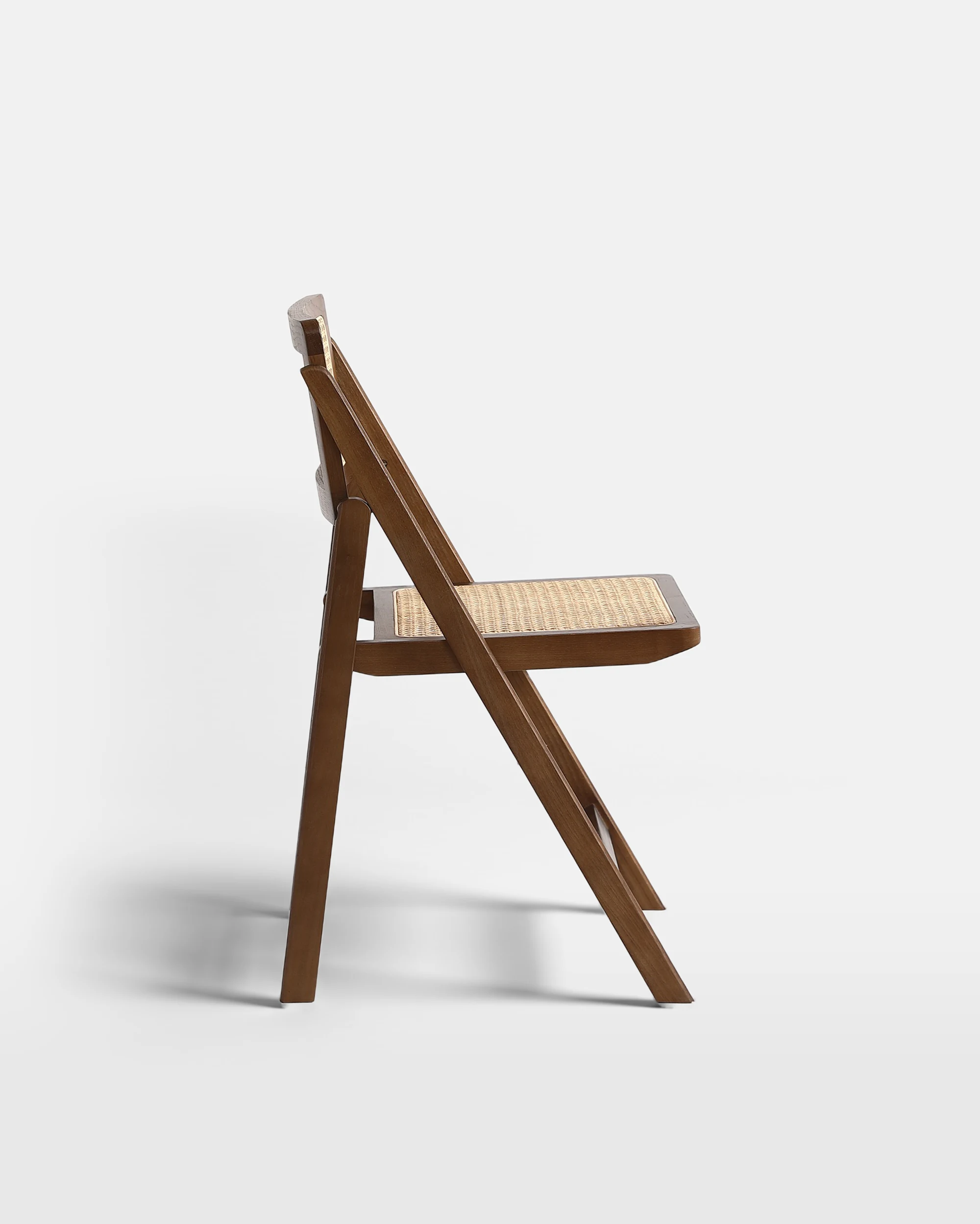 Silla plegable de madera de caucho con rejilla de ratán – vista 2